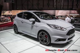 Ford_FiestaST200-2